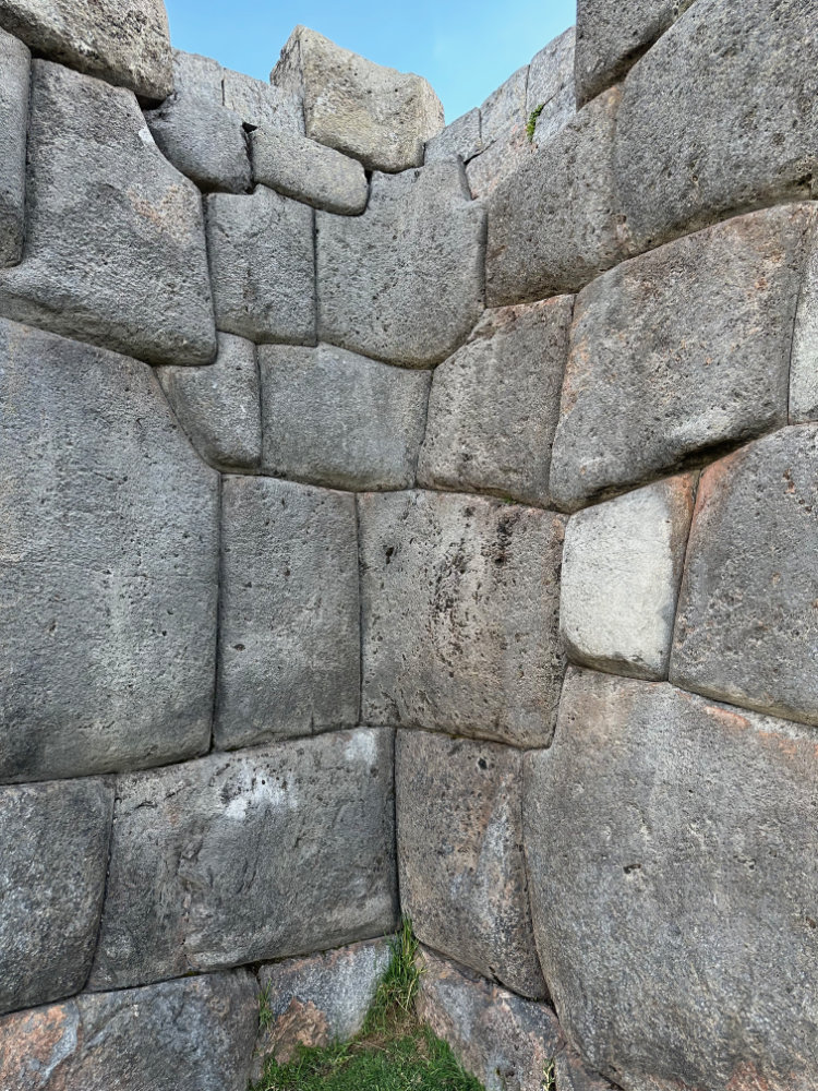 Sacsayhumana - Stones